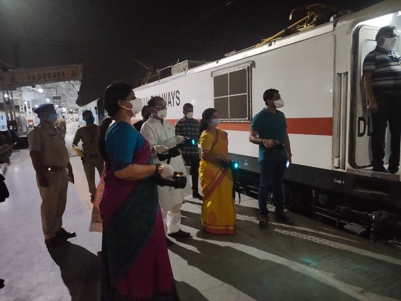 Gujarat sent more than 1 lakh stranded through trains